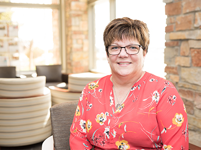 Annette Schall has total knee replacement performed by Orthopedic Surgeon, Dr. Michael T. Dean.